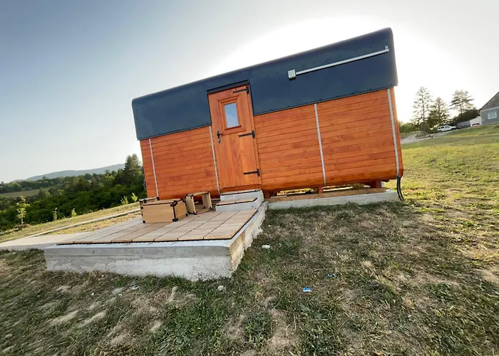 宾馆 Petrovf Place *