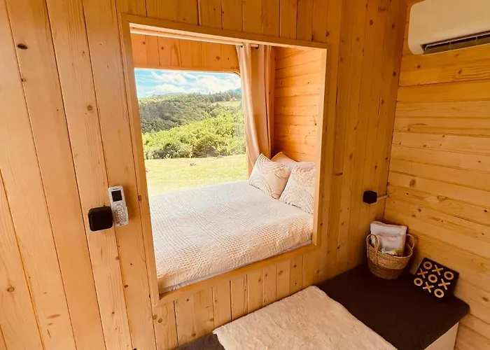 Petrovf Place Daljan